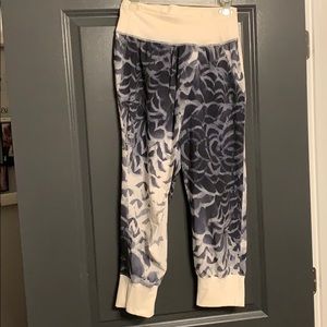 Lululemon crops with material cross fold front